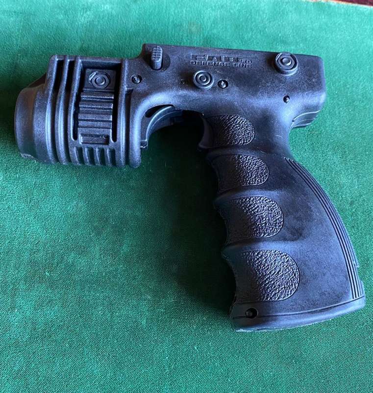 FAB DEFENCE T GRIP IN ALMOST NEW CONDITION -THE GRIP WITH INTEGRATED FOREGRIP AND TACTICAL LIGHT HOL