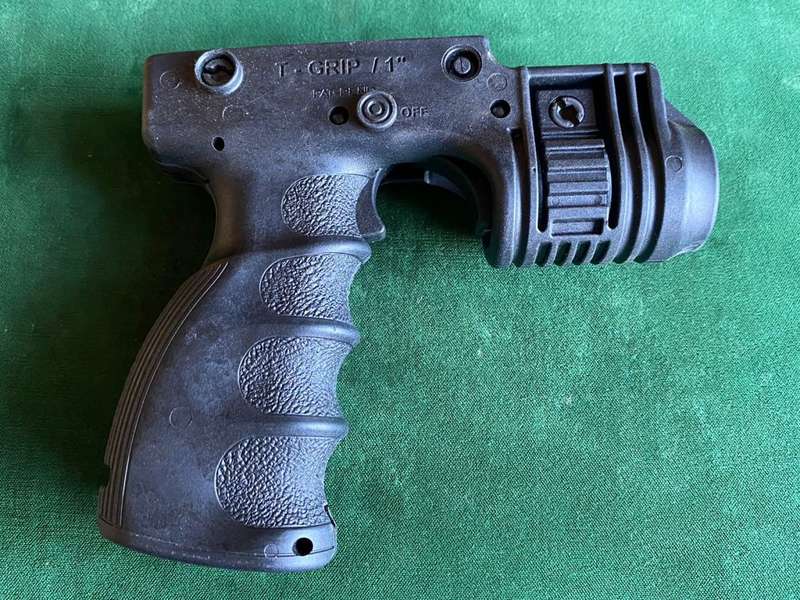 FAB DEFENCE T GRIP IN ALMOST NEW CONDITION -THE GRIP WITH INTEGRATED FOREGRIP AND TACTICAL LIGHT HOL