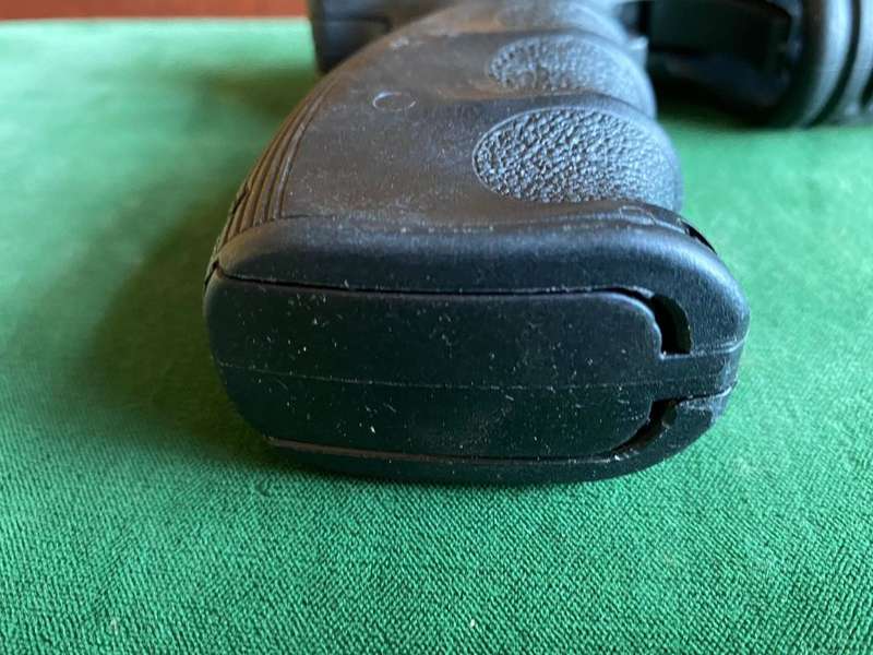 FAB DEFENCE T GRIP IN ALMOST NEW CONDITION -THE GRIP WITH INTEGRATED FOREGRIP AND TACTICAL LIGHT HOL