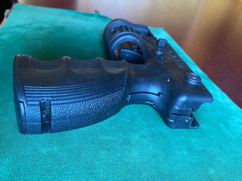 FAB DEFENCE T GRIP IN ALMOST NEW CONDITION -THE GRIP WITH INTEGRATED FOREGRIP AND TACTICAL LIGHT HOL