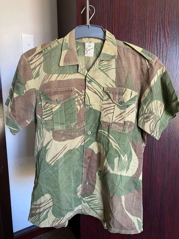 RHODESIAN SHORT SLEEVE SHIRT-SIZE MEDIUM-MEASURES 60 CM ARMPIT TO ARMPIT-MAKERS LABEL STATESMAN USED