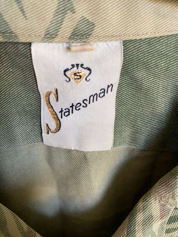 RHODESIAN SHORT SLEEVE SHIRT-SIZE MEDIUM-MEASURES 60 CM ARMPIT TO ARMPIT-MAKERS LABEL STATESMAN USED