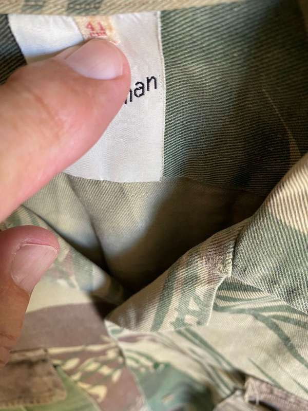 RHODESIAN SHORT SLEEVE SHIRT-SIZE MEDIUM-MEASURES 60 CM ARMPIT TO ARMPIT-MAKERS LABEL STATESMAN USED