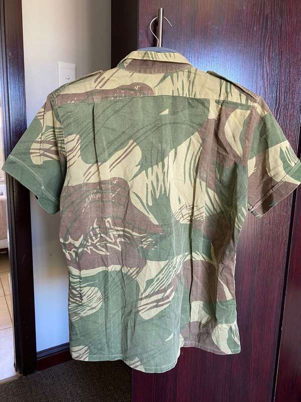 RHODESIAN SHORT SLEEVE SHIRT-SIZE MEDIUM-MEASURES 60 CM ARMPIT TO ARMPIT-MAKERS LABEL STATESMAN USED