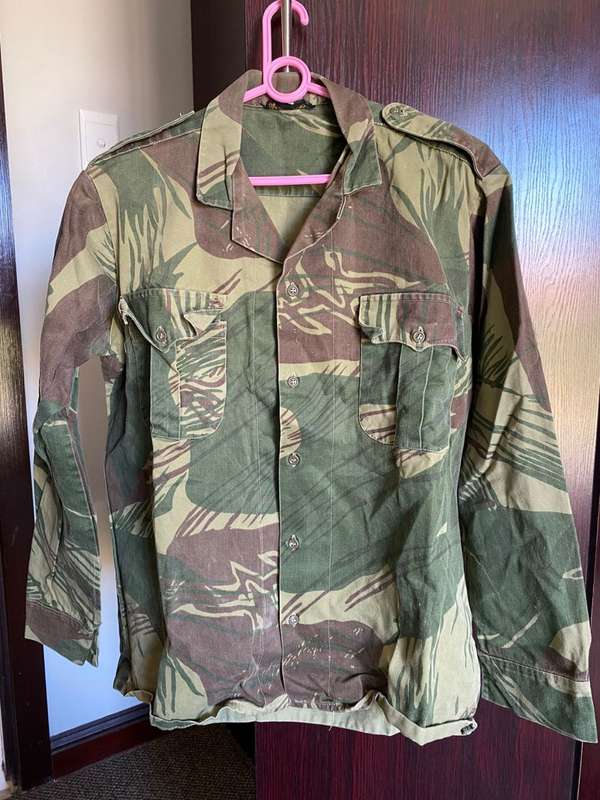 RHODESIA CAMO LONG SLEEVE SHIRT-MAKERS LABEL-PARAMOUNT-SIZE LARGE-MEASURES 60 CM ARMPIT TO ARMPIT-US