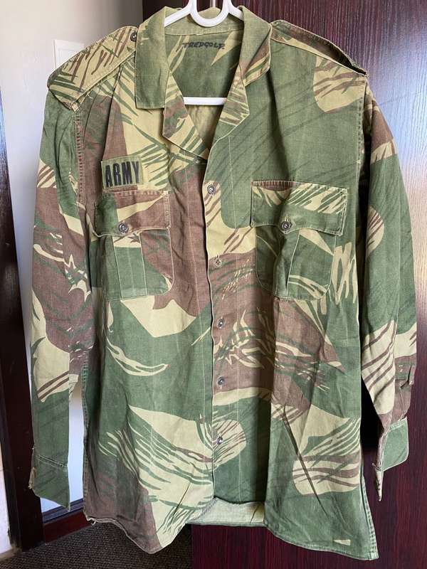 RHODESIAN CAMO LONG SLEEVE SHIRT-SIZE LARGE-MEASURES 60 CM ARMPIT TO ARMPIT-USED BUT GOOD CONDITION-
