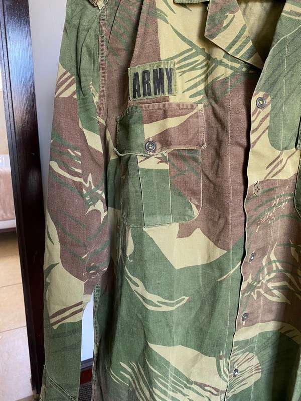 RHODESIAN CAMO LONG SLEEVE SHIRT-SIZE LARGE-MEASURES 60 CM ARMPIT TO ARMPIT-USED BUT GOOD CONDITION-