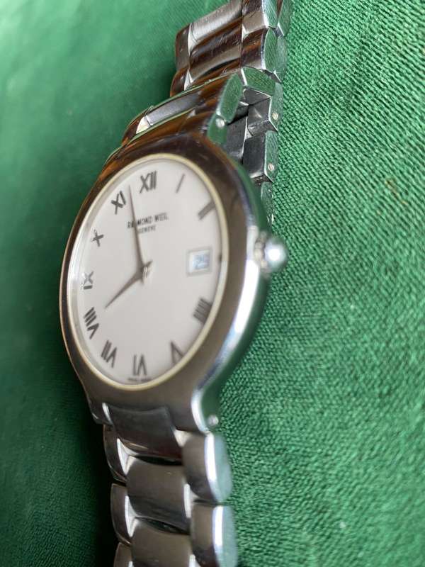 AUTHENTIC RAYMOND WEIL GENEVE,MENS WATCH-USED BUT VERY GOOD CONDITION,WITH STEEL STRAP-PERFECT RUNN