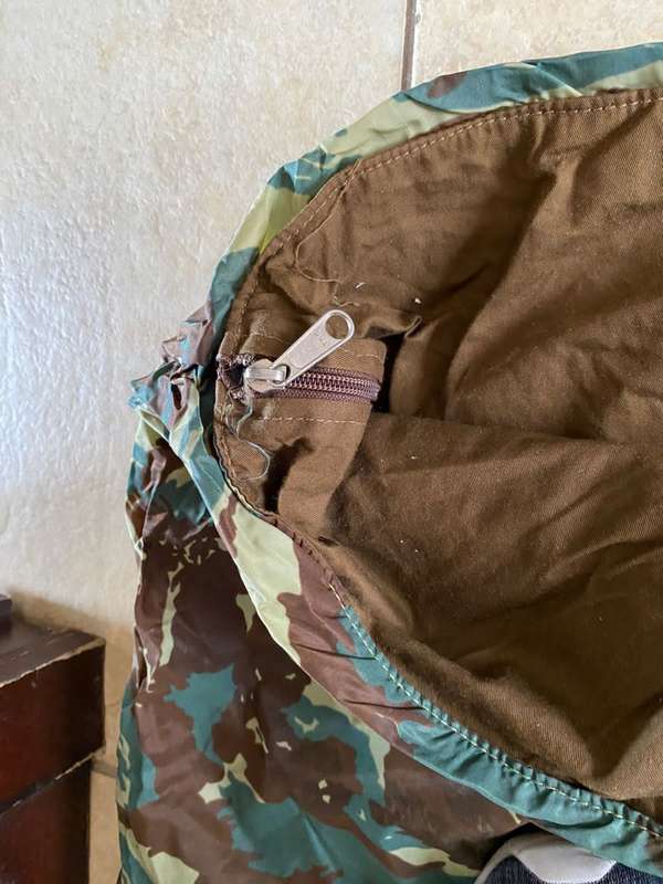 32 BATTALION CAMO SLEEPING BAG-COMPLETE IN VERY GOOD CONDITION(NO DAMAGE)ALL ZIPS IN WORKING CONDITI