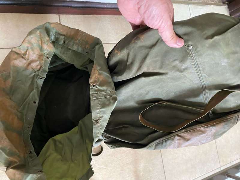 HAND PAINTED BRITISH SAS BACK PACK,COMPLETE WITH FRAME AND ALL STRAPS-VERY GOOD CONDITION,WITHOUT AN
