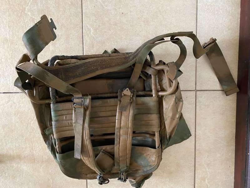 HAND PAINTED BRITISH SAS BACK PACK,COMPLETE WITH FRAME AND ALL STRAPS-VERY GOOD CONDITION,WITHOUT AN