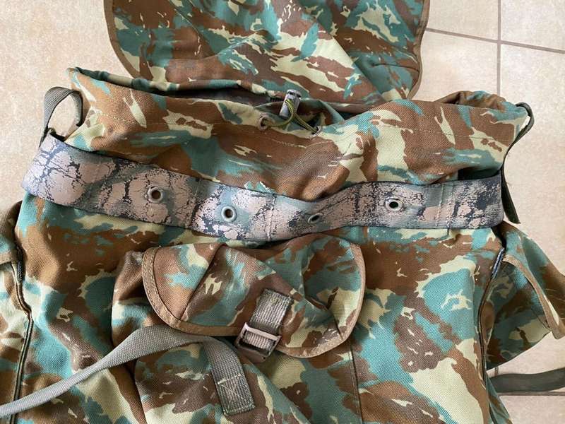 32 BATTALION,LARGE BACK PACK-ALSO USED BY SPECIAL FORCES-COMPLETE WITH FRAME STRAPS AND CLIPS-NOTHIN