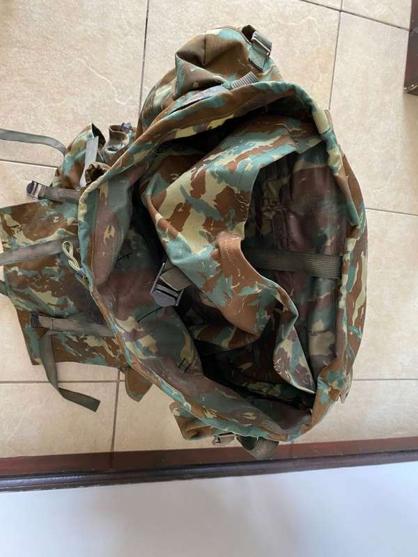 32 BATTALION,LARGE BACK PACK-ALSO USED BY SPECIAL FORCES-COMPLETE WITH FRAME STRAPS AND CLIPS-NOTHIN