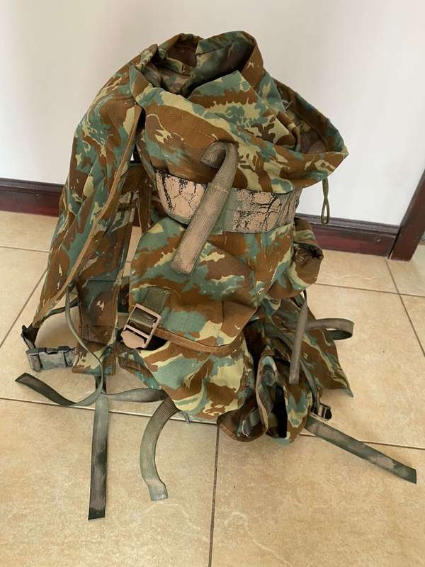 32 BATTALION,LARGE BACK PACK-ALSO USED BY SPECIAL FORCES-COMPLETE WITH FRAME STRAPS AND CLIPS-NOTHIN