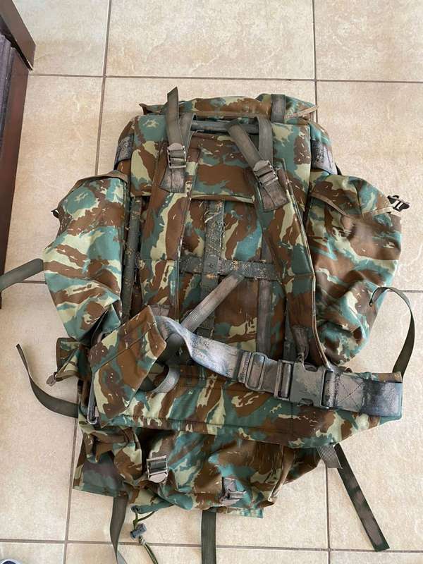 32 BATTALION,LARGE BACK PACK-ALSO USED BY SPECIAL FORCES-COMPLETE WITH FRAME STRAPS AND CLIPS-NOTHIN