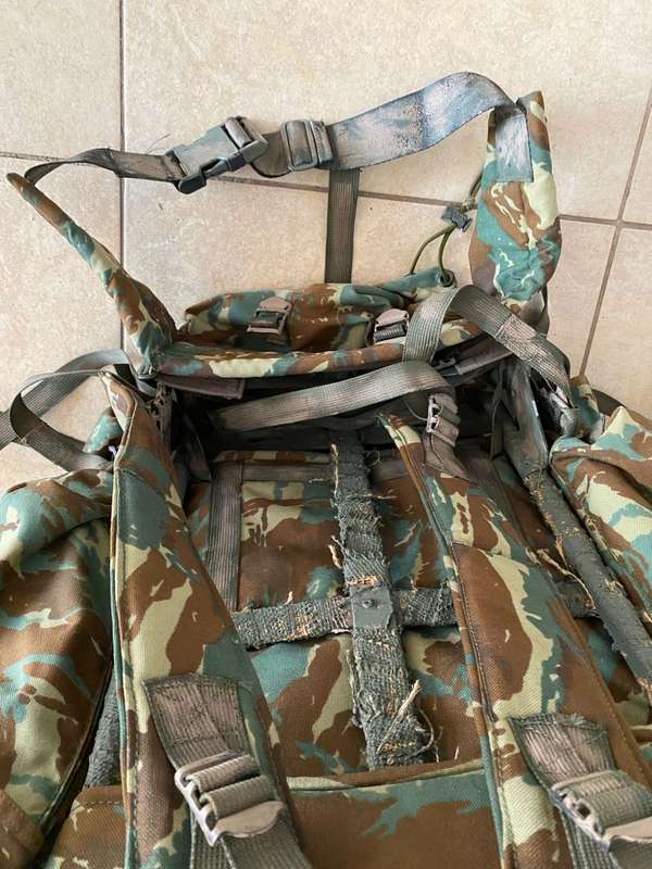 32 BATTALION,LARGE BACK PACK-ALSO USED BY SPECIAL FORCES-COMPLETE WITH FRAME STRAPS AND CLIPS-NOTHIN
