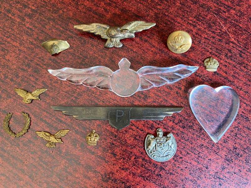 SAAF MIXED LOT OF 12 BADGES AND BUTTONS-SOLD TOGETHER