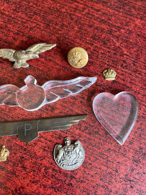 SAAF MIXED LOT OF 12 BADGES AND BUTTONS-SOLD TOGETHER
