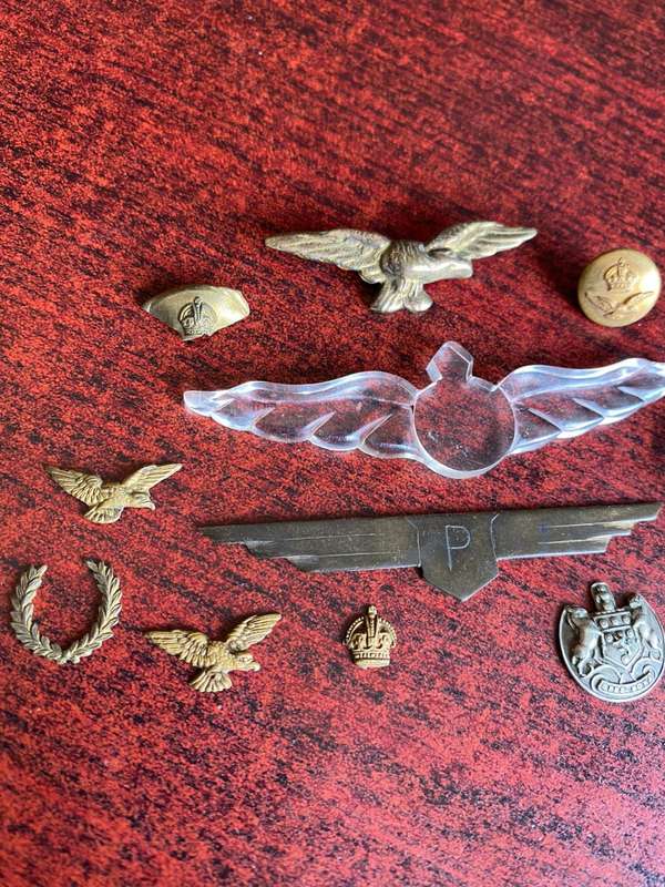 SAAF MIXED LOT OF 12 BADGES AND BUTTONS-SOLD TOGETHER