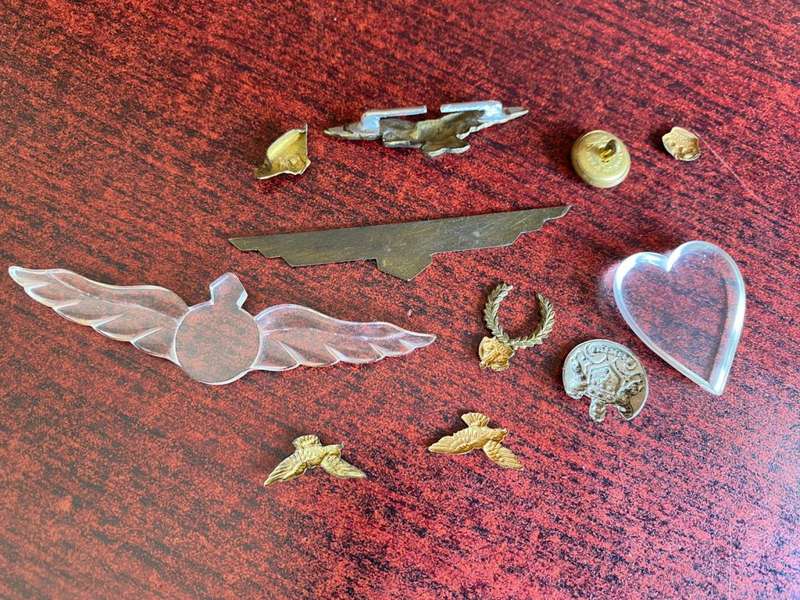 SAAF MIXED LOT OF 12 BADGES AND BUTTONS-SOLD TOGETHER
