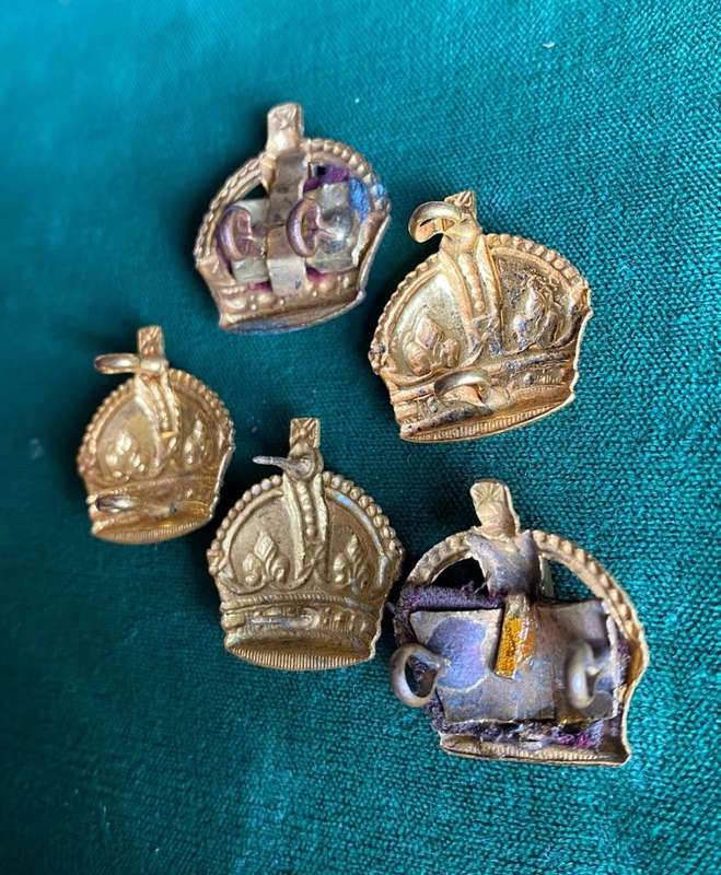 BRITISH OFFICERS CROWN GILT WITH FULL RED FELT BACKING- 5 SOLD TOGETHER-LUGS + PINS INTACT