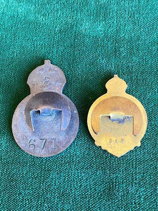 2X WW2 BUTTON BADGES