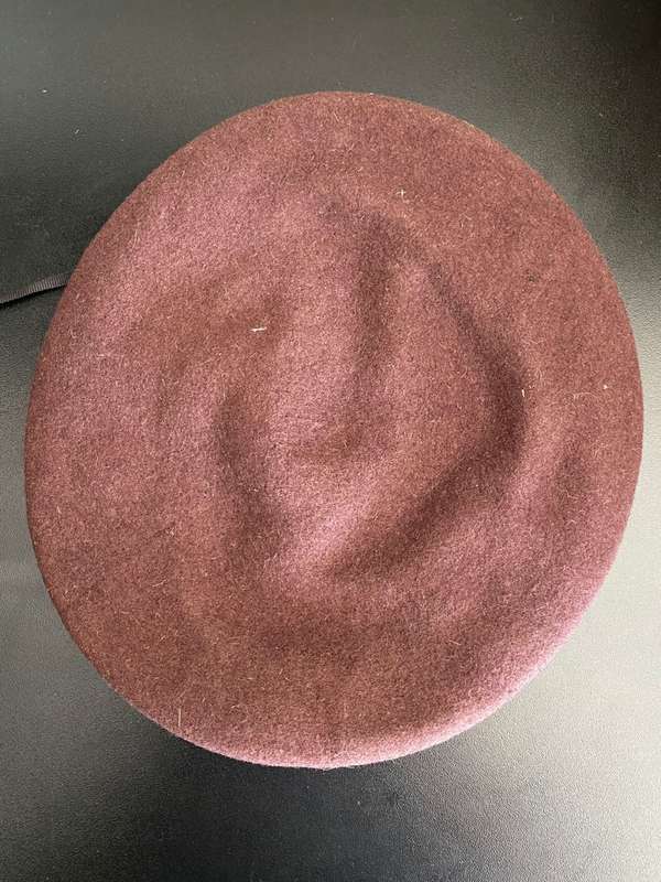 RHODESIA SELOUS SCOUTS BERET (UNWORN CONDITION)SOLD WITH CAP BADGE REUTELER,RHODESIA,MAKERS STAMP-TH