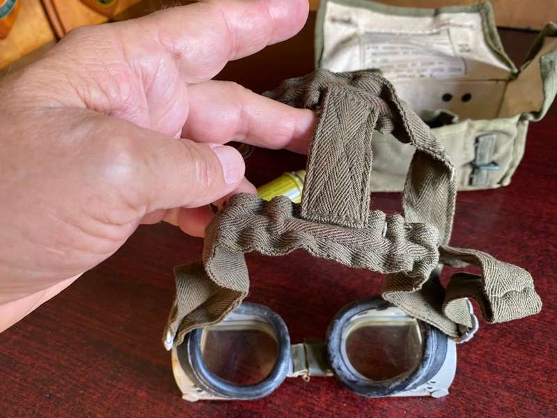 WW2 ANTI MINE BLAST PROTECTOR GOGGLES-ORIGINAL PERIOD ITEM IN COMPLETE AND VERY GOOD CONDITION