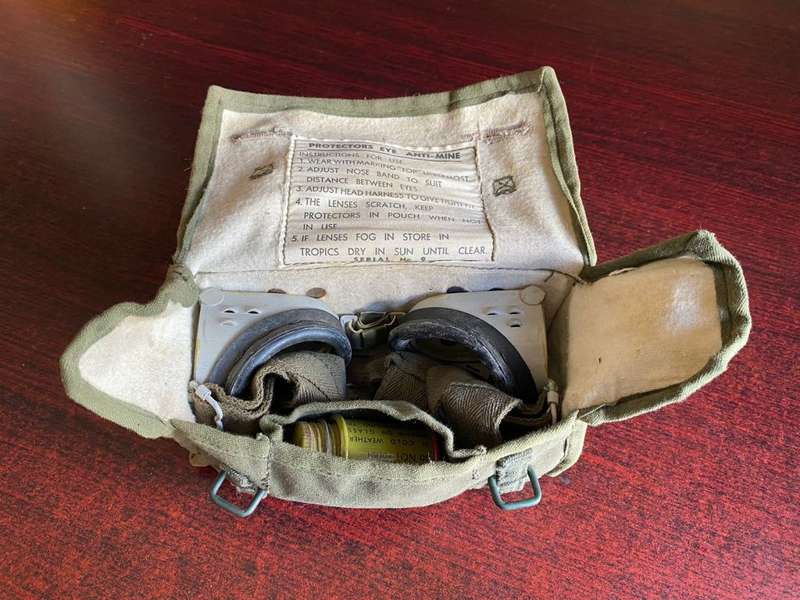 WW2 ANTI MINE BLAST PROTECTOR GOGGLES-ORIGINAL PERIOD ITEM IN COMPLETE AND VERY GOOD CONDITION