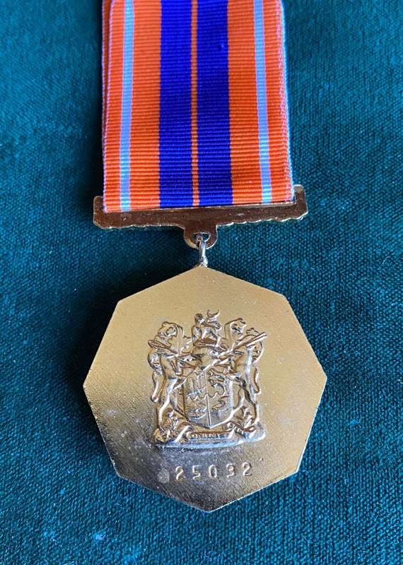 SADF FULL SIZE PRO PATRIA MEDAL- EARLY 1ST TYPE WITH SWIVEL SUSPENDER AND LOW NO.-MADE BY METAL ART,