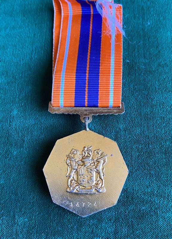 SADF PRO PATRIA MEDAL-EARLY 1ST TYPE WITH SWIVEL SUSPENDER AND LOW NO. MADE BY METAL ART ENAMEL-ROUN