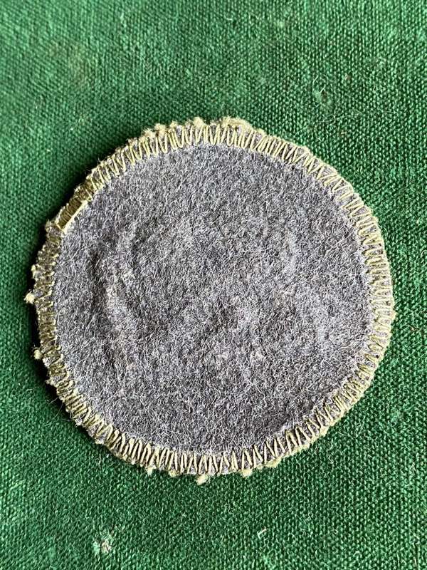 RHODESIAN ARMY PLATOON SERGEANT RANK BADGE-RIGHT FACING ARM RANK BADGE-WHITE EMBROIDERED ON OLIVE GR
