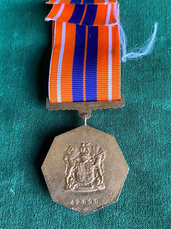 SADF FULL SIZE PRO PATRIA MEDAL-EARLY 1ST TYPE WITH SWIVEL SUSPENDER AND LOW NO.-MADE BY METAL ART-