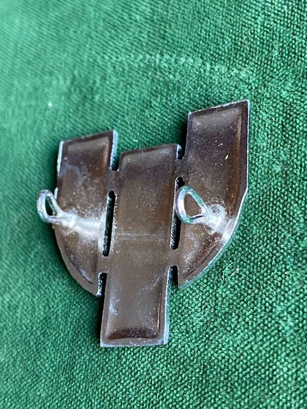 ZIMBABWE 1 PSYCHOLOGICAL OPS UNIT CAP BADGE- 2 LUGS