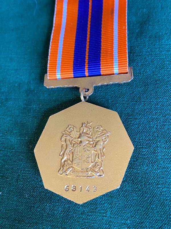 FULL SIZE PRO PATRIA MEDAL-SWIVEL SUSPENDER WITH LOW NO-ENAMEL BLUE ROUNDEL