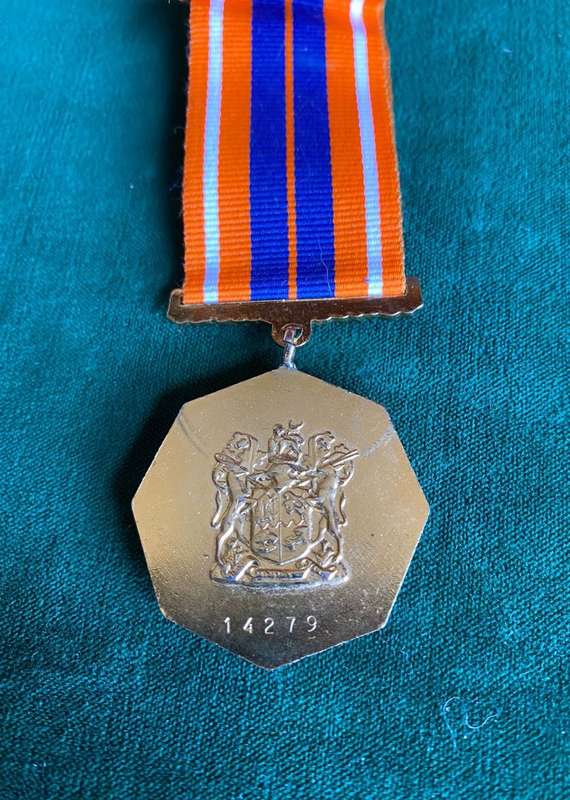 FULL SIZE PRO PATRIA MEDAL-SWIVEL SUSPENDER WITH LOW NO-ENAMEL BLUE ROUNDEL