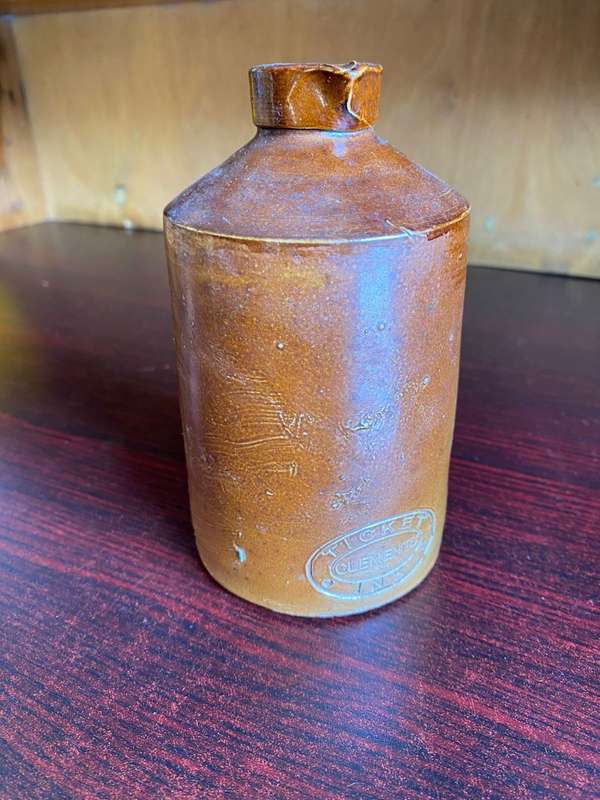 TICKET-CLEMENTS INK-STONEWARE BOTTLE WITH POURING TIP-DIAMETER AT THE BOTTOM 8CM-HEIGHT 14,5CM