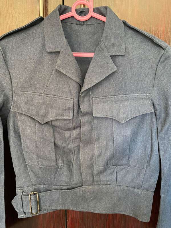 SAAF BUNNY JACKET,LABELLED-SIZE MEDIUM-MEASURES 46 CM ARMPIT TO ARMPIT-VERY GOOD CONDITION,WITHOUT A