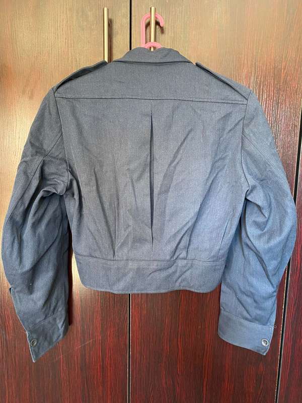 SAAF BUNNY JACKET,LABELLED-SIZE MEDIUM-MEASURES 46 CM ARMPIT TO ARMPIT-VERY GOOD CONDITION,WITHOUT A