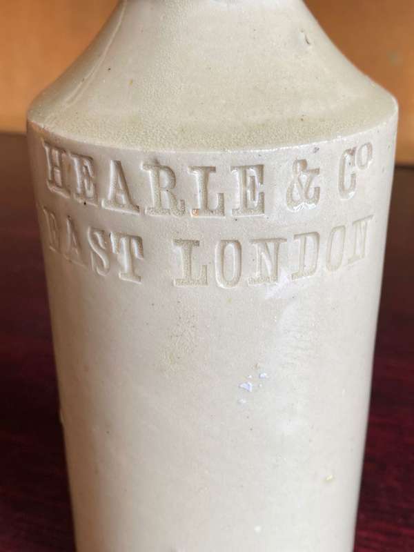VERY SCARCE HEARLE & CO-EAST LONDON GINGER BEER BOTTLE IN VERY GOOD CONDITION,WITHOUT ANY DAMAGE