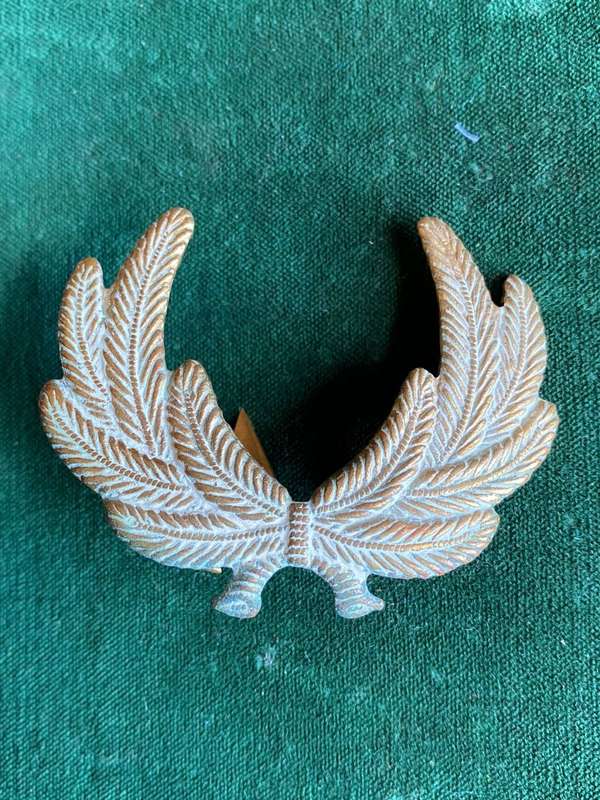 ITALIAN WW2, PART OF COMMISSARIES  CAP BADGE