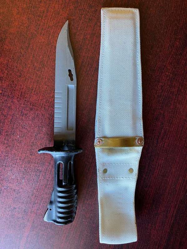 BRITISH L 1A 3 BAYONET FOR THE SA 80 RIFLE WITH CEREMONIAL WHITE POLY PROPYLENE FROG-THE BAYONET SHO