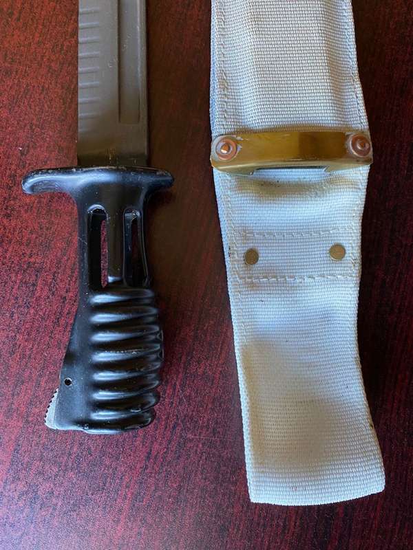 BRITISH L 1A 3 BAYONET FOR THE SA 80 RIFLE WITH CEREMONIAL WHITE POLY PROPYLENE FROG-THE BAYONET SHO