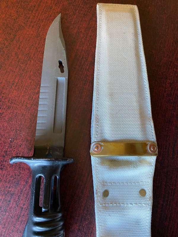BRITISH L 1A 3 BAYONET FOR THE SA 80 RIFLE WITH CEREMONIAL WHITE POLY PROPYLENE FROG-THE BAYONET SHO