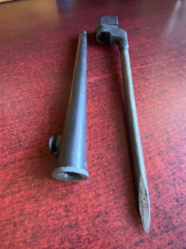 .303 NO 4 MK11 BAYONET WITH METAL SCABBARD IN VERY GOOD CONDITION