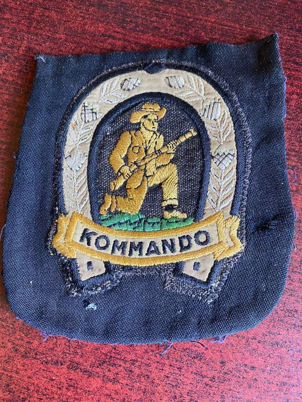 VINTAGE SA COMMANDO BLAZER BADGE