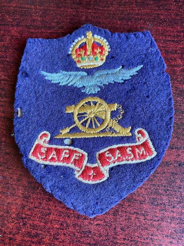 SA AMPHIGARIOUS BADGE-WORN IN THE THIRTIES ONLY BY OFFICERS QUALIFIED IN BOTH AIR AND ARTILLERY DUTI