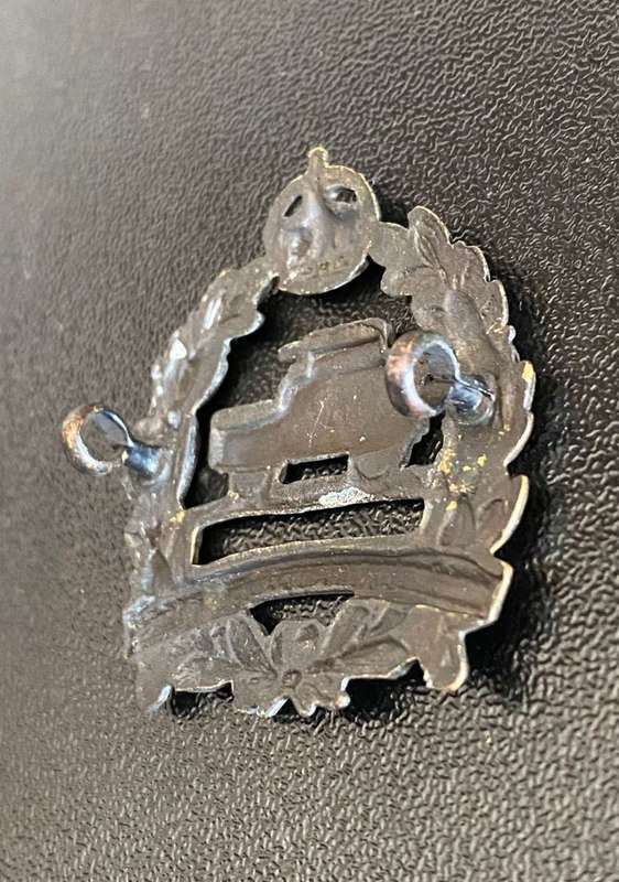 WW1 1ST ARMOURED MOTOR BATTERY CAP BADGE- 2 LUGS