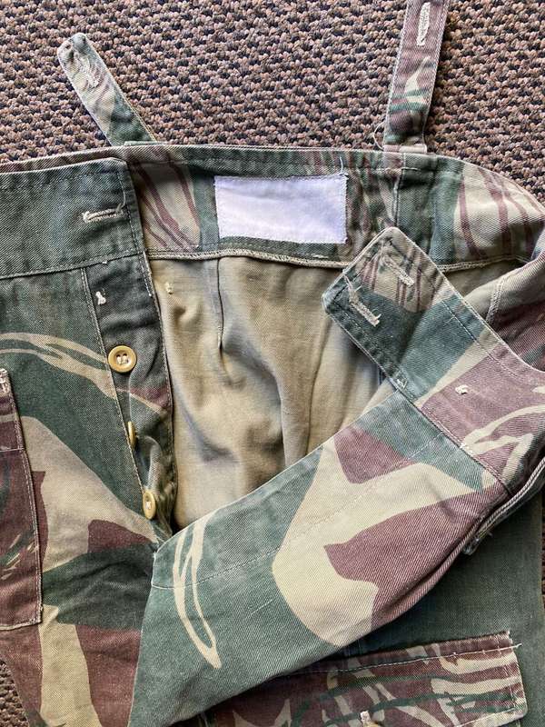 RHODESIAN CAMO TROUSERS-SIZE 30-PIPE LENGTH OF 71 CM-USED BUT GOOD CONDITION- 5 BUTTONS MISSING
