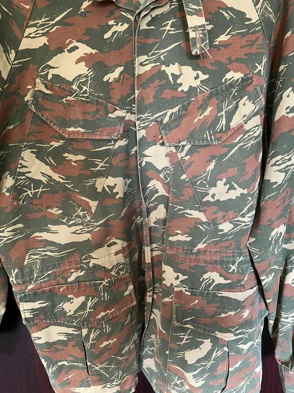 KOEVOET CAMO JACKET-SIZE LARGE-MEASURES 63 CM ARMPIT TO ARMPIT-USED BUT GOOD CONDITION,WITHOUT ANY D